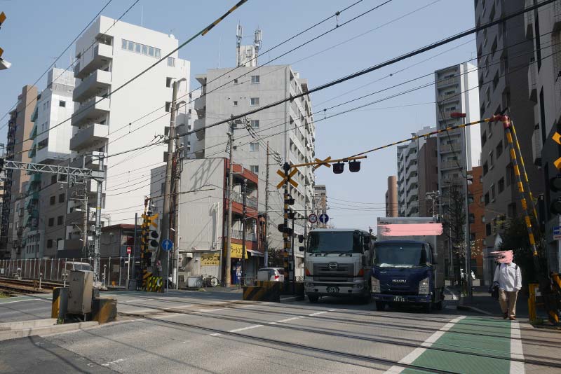 川崎 堀之内ソープランド街の近く 京急の踏切 ラーメン二郎